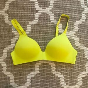 Victoria’s Secret bra T-shirt lightly lined wireless bra, size 36B